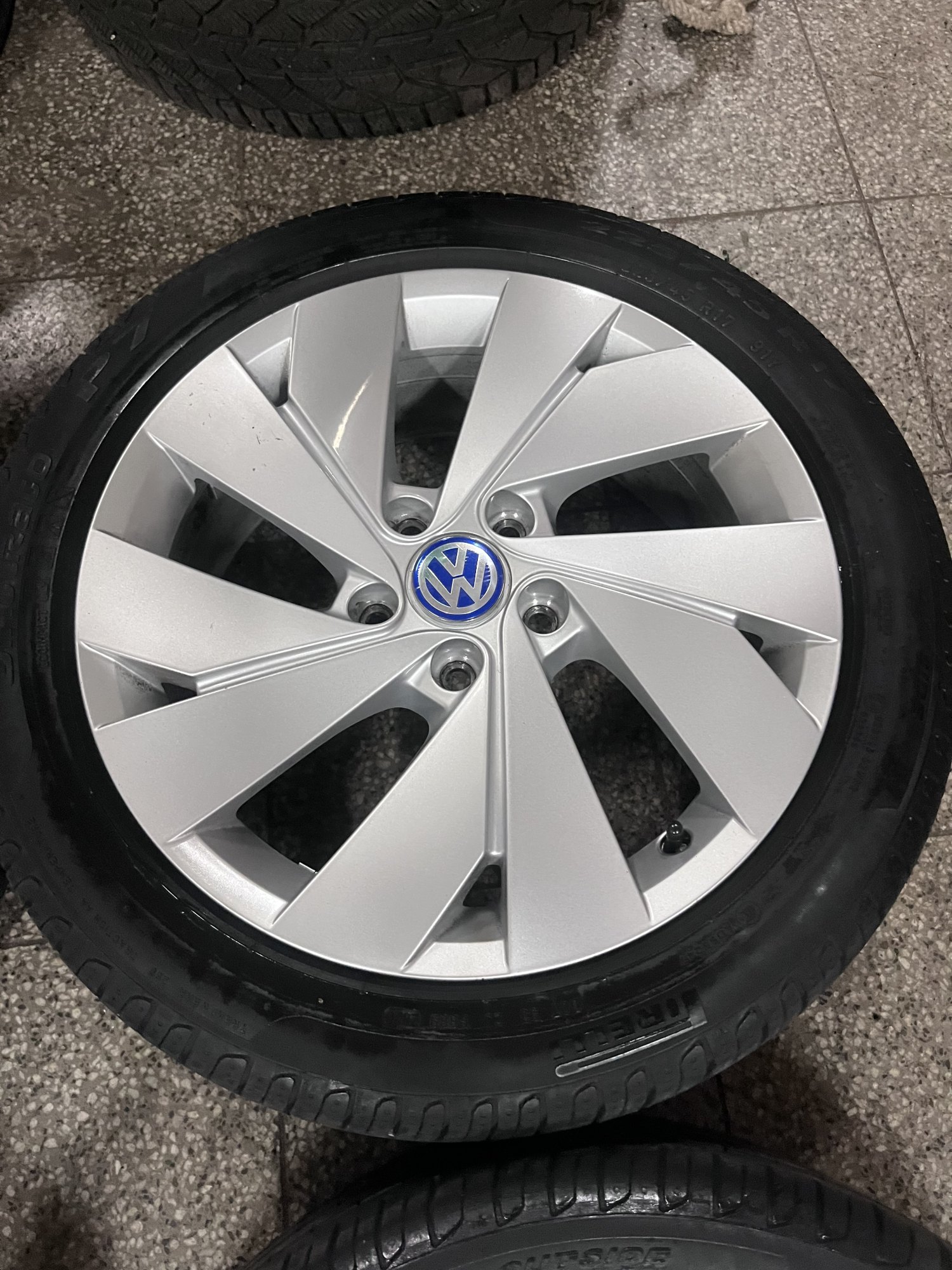 Alu kola r17 5x112 Volkswagen Golf 8 – fotografie 5