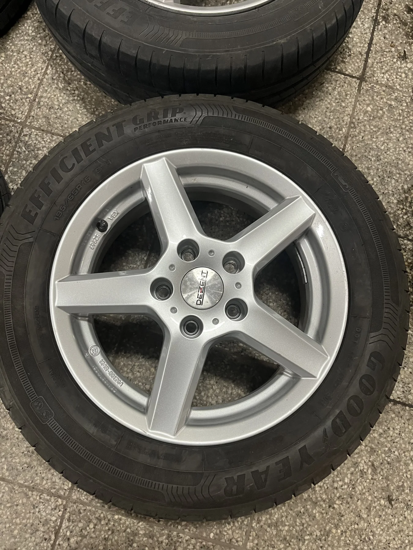 Alu kola 5x112 r15 Dezent – fotografie 4