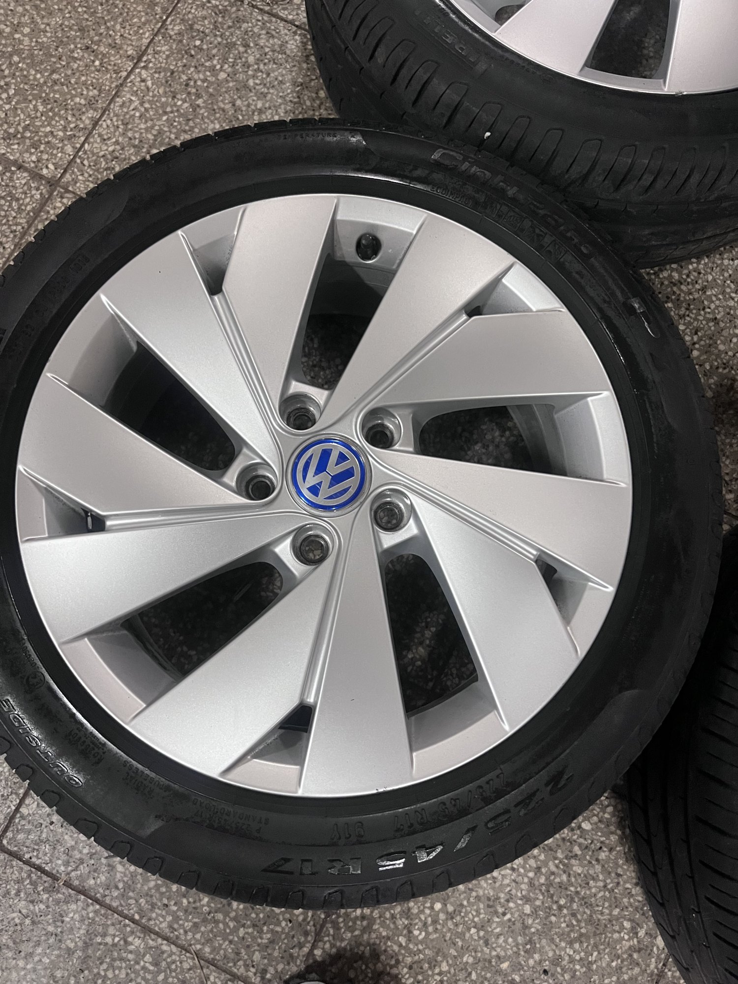Alu kola r17 5x112 Volkswagen Golf 8 – fotografie 3