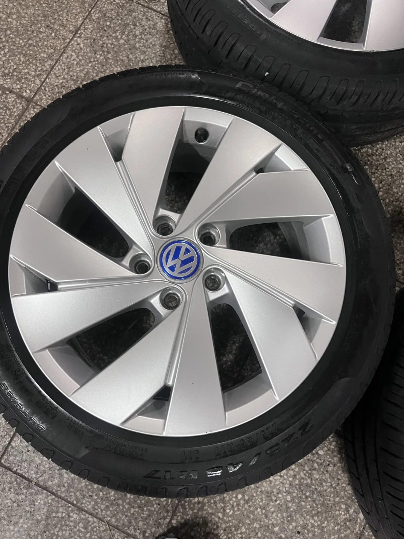 Alu kola r17 5x112 Volkswagen Golf 8 – fotografie 3
