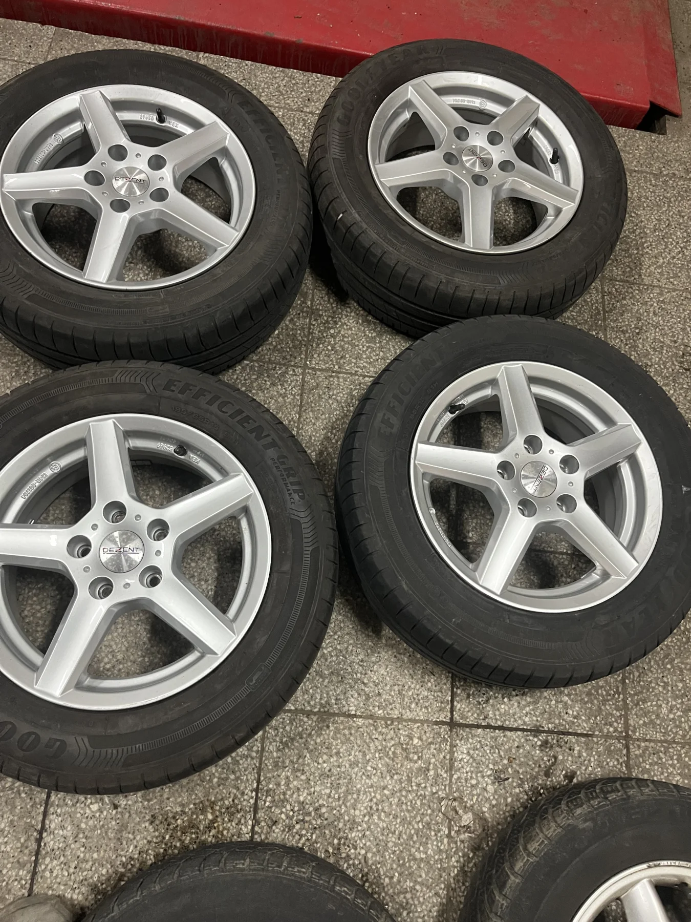 Alu kola 5x112 r15 Dezent