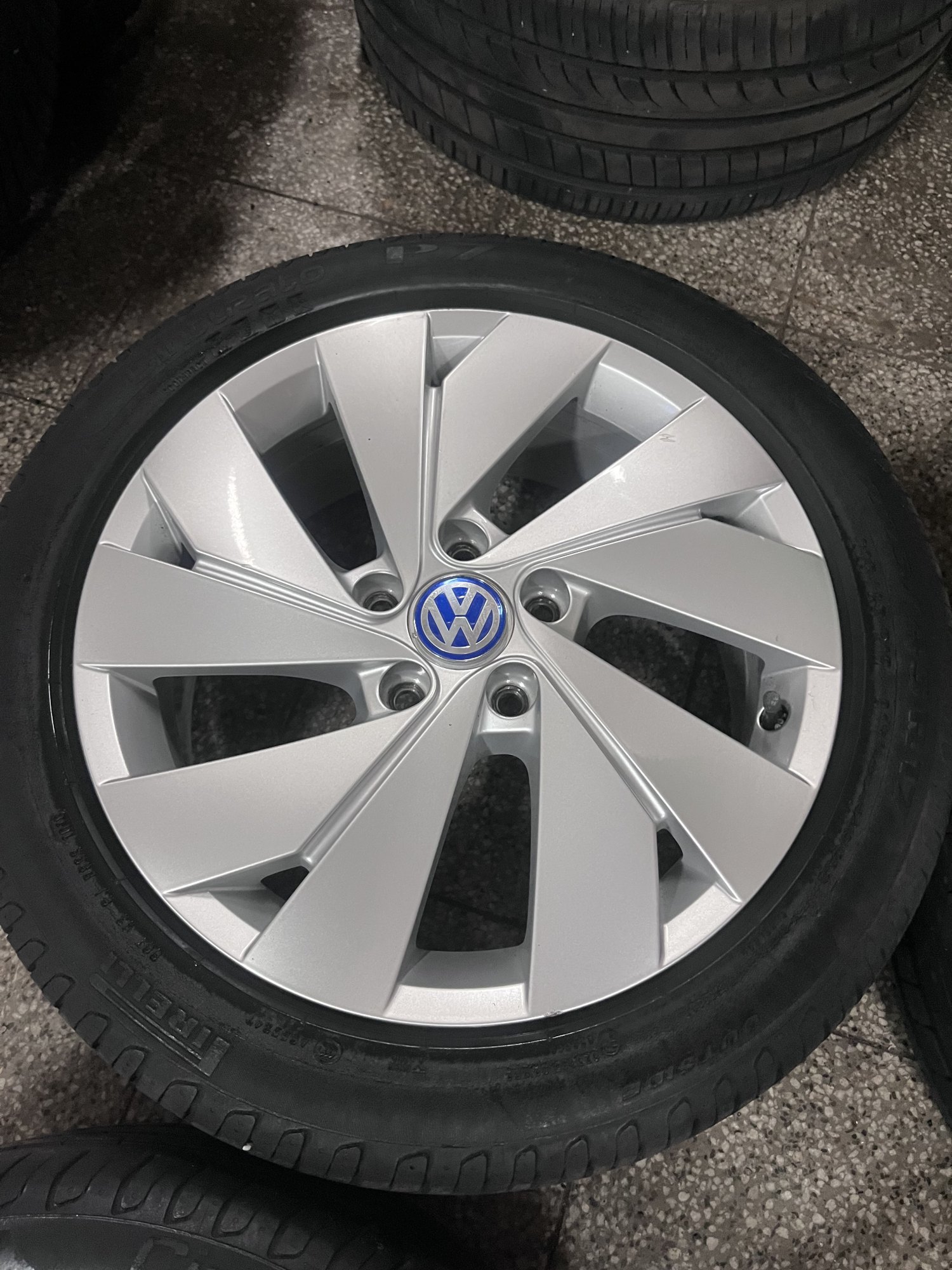 Alu kola r17 5x112 Volkswagen Golf 8 – fotografie 2