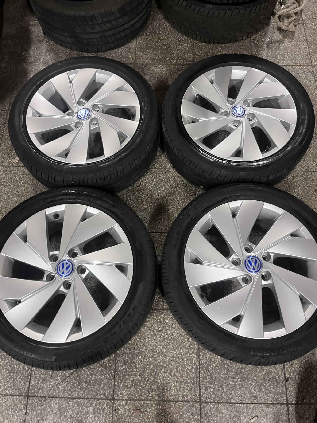 Alu kola r17 5x112 Volkswagen Golf 8