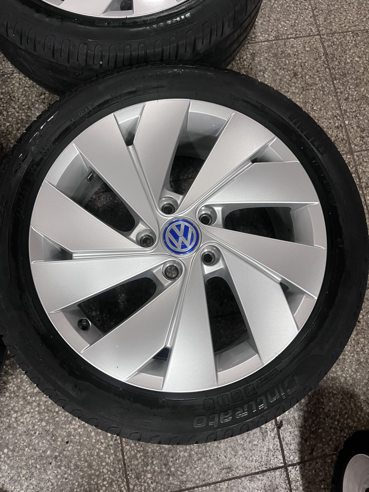 Alu kola r17 5x112 Volkswagen Golf 8 – fotografie 4